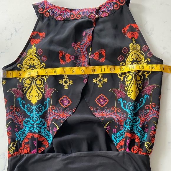 XS Bebe Colorful Keyhole Top - Picture 5 of 6